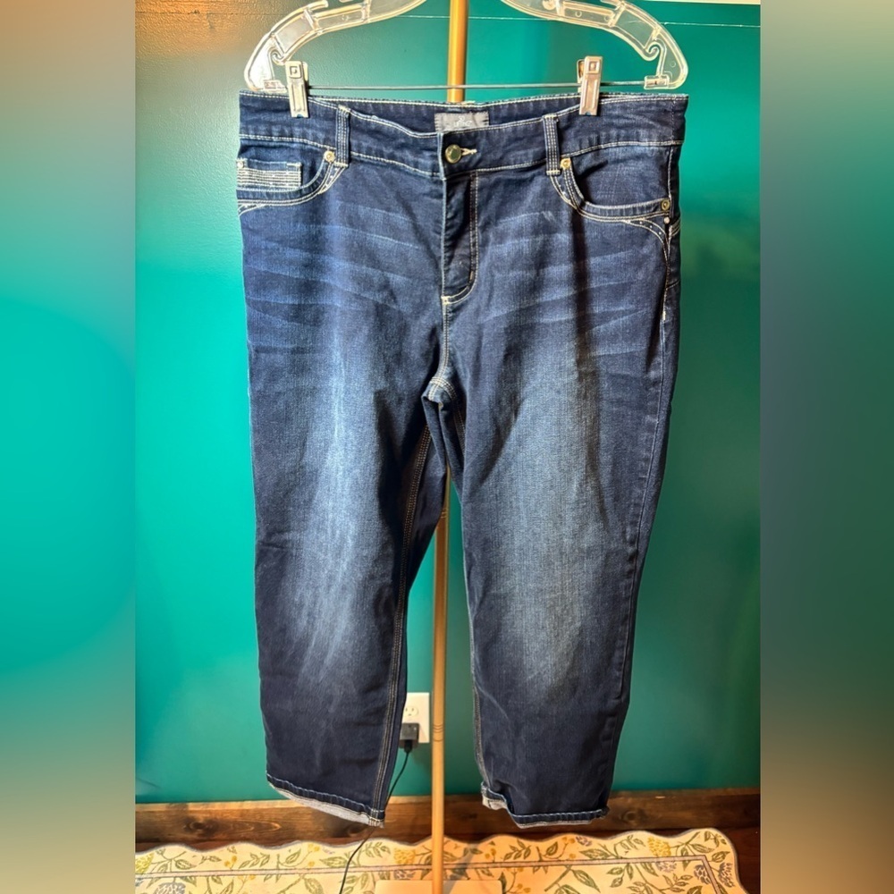Chico’s So Lifting Dark Blue Capri Jeans
